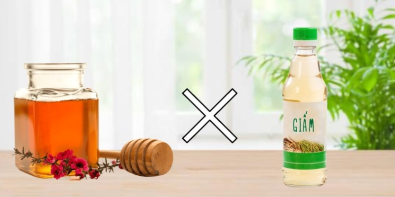 Kiểm tra mật ong qua phản ứng khi gặp giấm